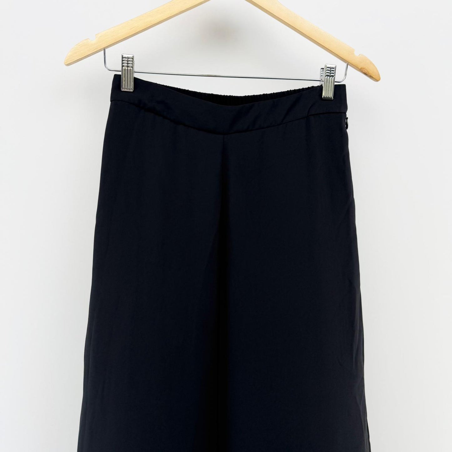 【美品】ユニクロ ガウチョパンツ ブラック Mサイズ【クリーニング発送】