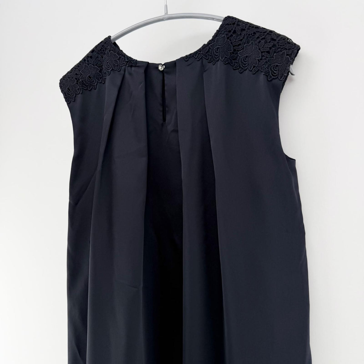 【美品】stola ワンピース ブラック 38サイズ【クリーニング発送】