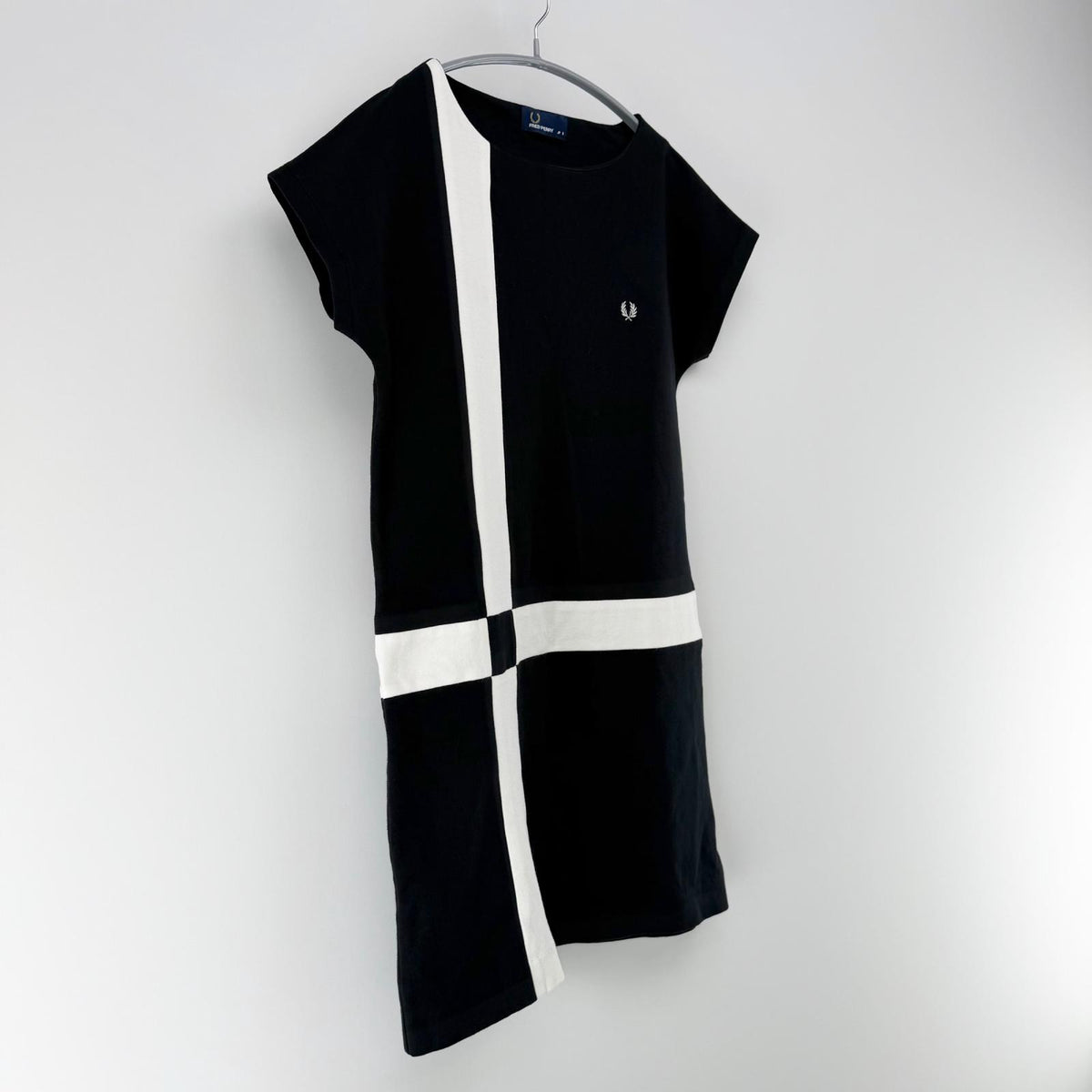 【美品】FRED PERRY ワンピース ブラック 8サイズ【クリーニング発送】