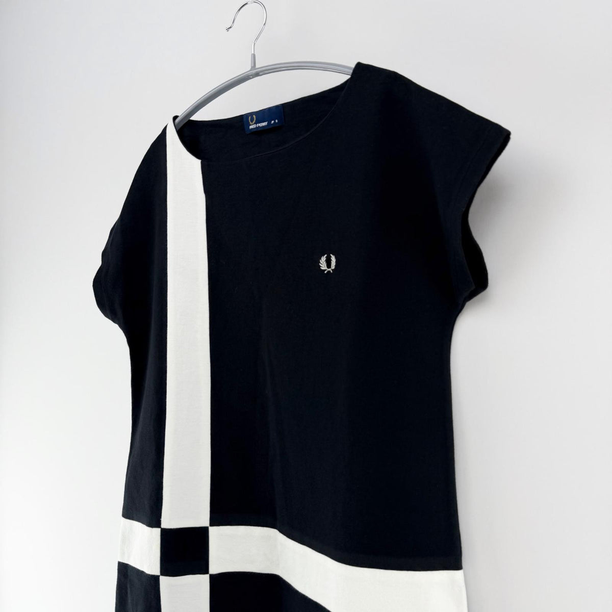 【美品】FRED PERRY ワンピース ブラック 8サイズ【クリーニング発送】